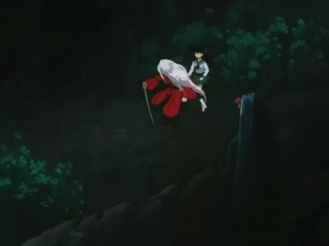 Otaku Gallery  / Anime e Manga / Inu-Yasha / Screen Shots / Episodi / 013 - L`enigma della luna nuova! Inuyasha dai capelli neri! / 097.jpg